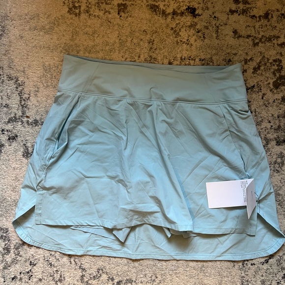 NWT Nike Women’s Dri Fit Bliss Midi Rise Training Skort Size Medium - Picture 3 of 9